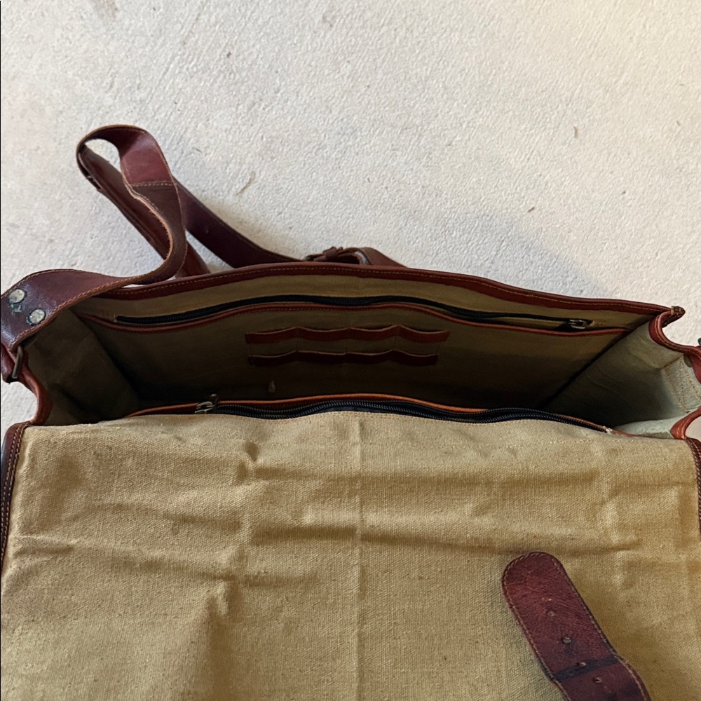 Vintage Tan Leather Messenger Bag - Picture 3 of 7